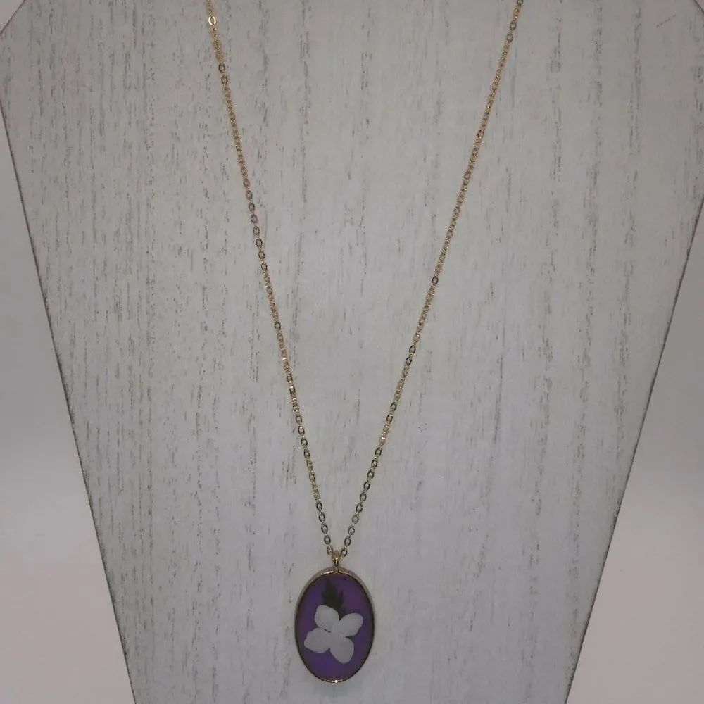 Necklace Oval Purple w/ White Dried Flowers